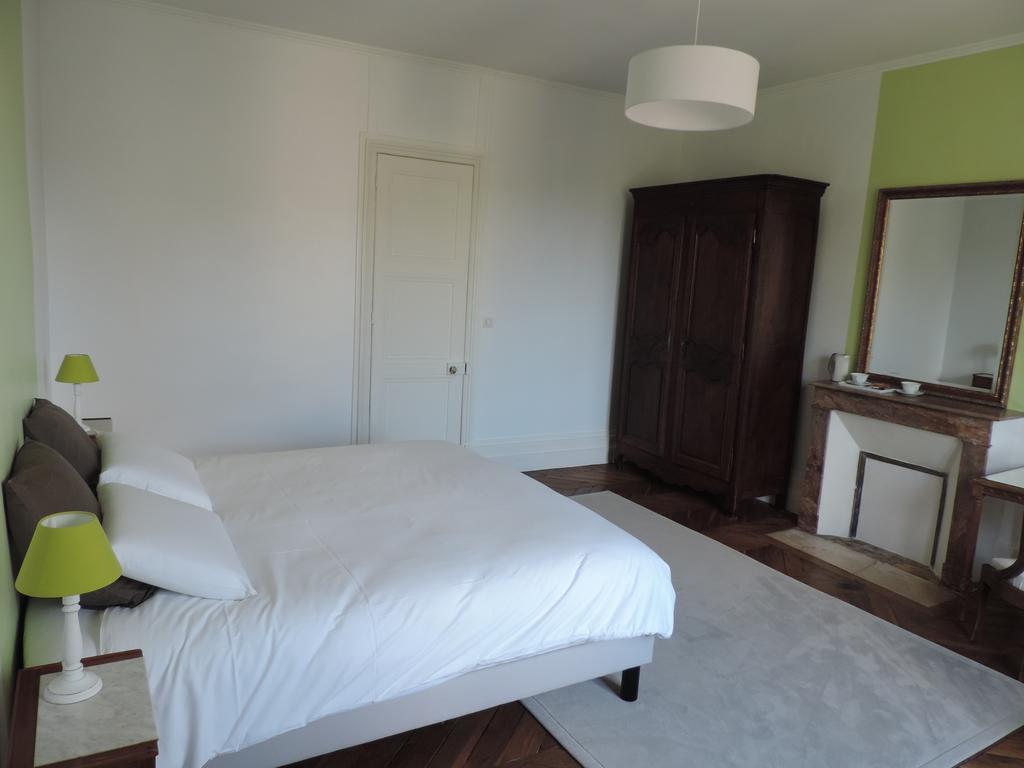 Bed and Breakfast Cedre Et Charme Saint-Branchs Zimmer foto