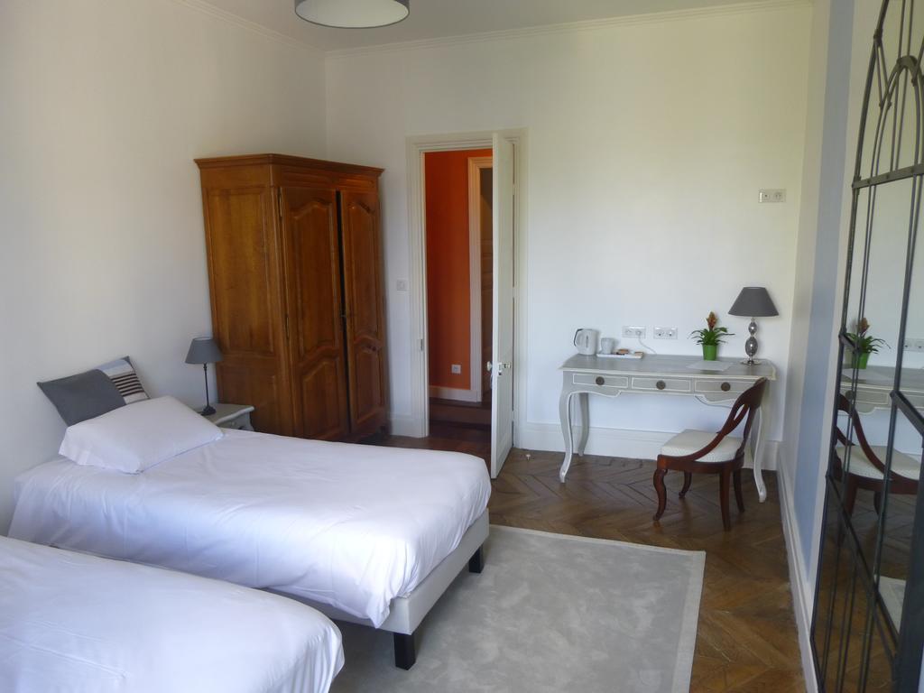 Bed and Breakfast Cedre Et Charme Saint-Branchs Exterior foto