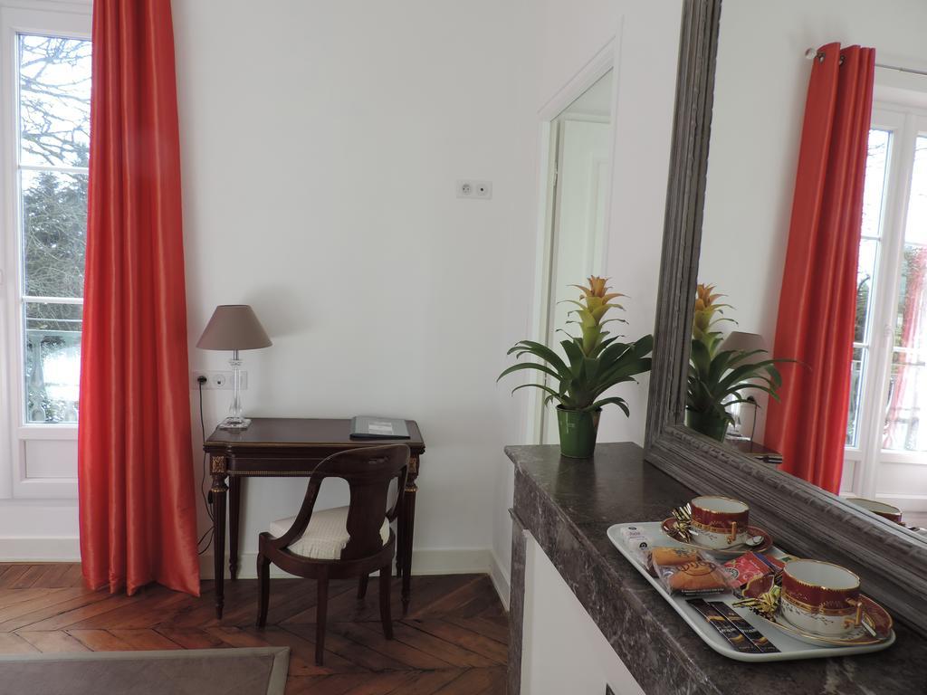 Bed and Breakfast Cedre Et Charme Saint-Branchs Zimmer foto