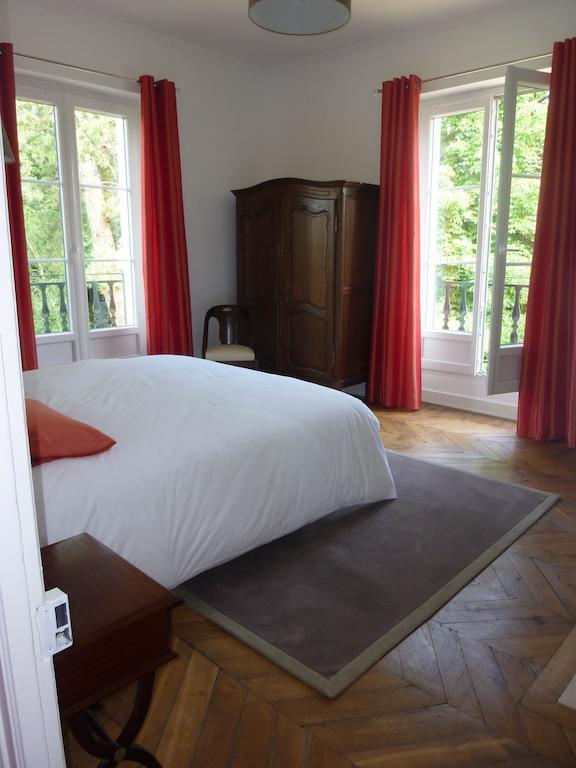 Bed and Breakfast Cedre Et Charme Saint-Branchs Zimmer foto