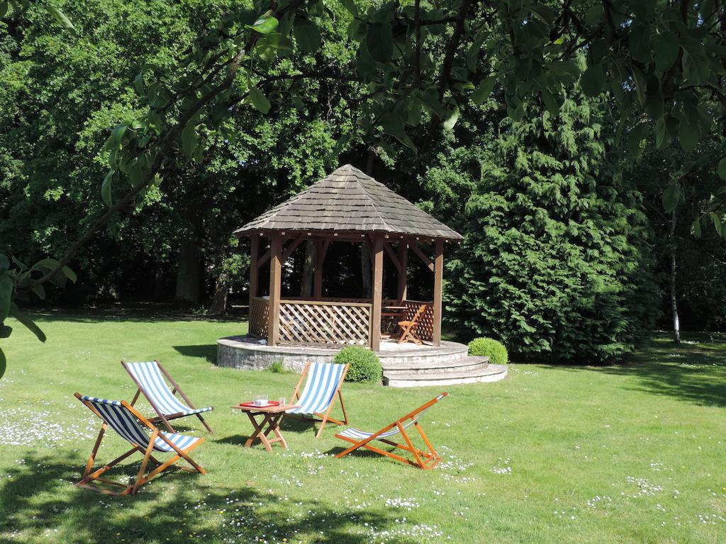 Bed and Breakfast Cedre Et Charme Saint-Branchs Exterior foto