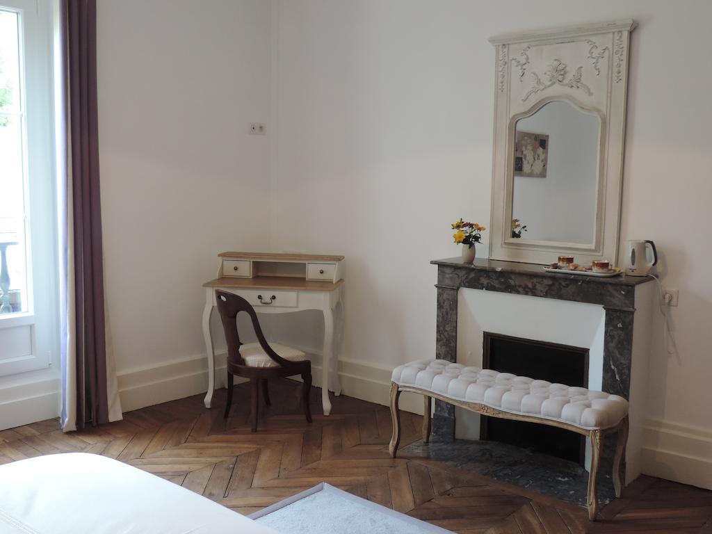 Bed and Breakfast Cedre Et Charme Saint-Branchs Zimmer foto