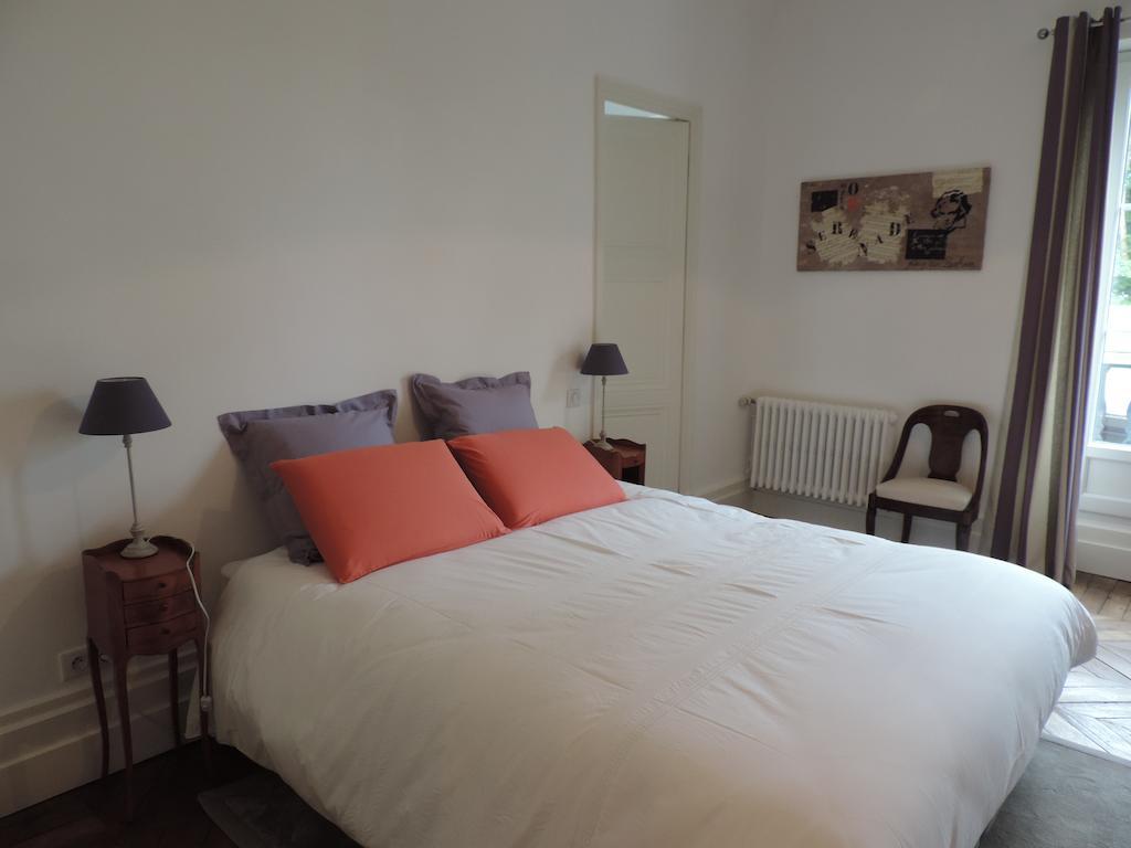 Bed and Breakfast Cedre Et Charme Saint-Branchs Zimmer foto