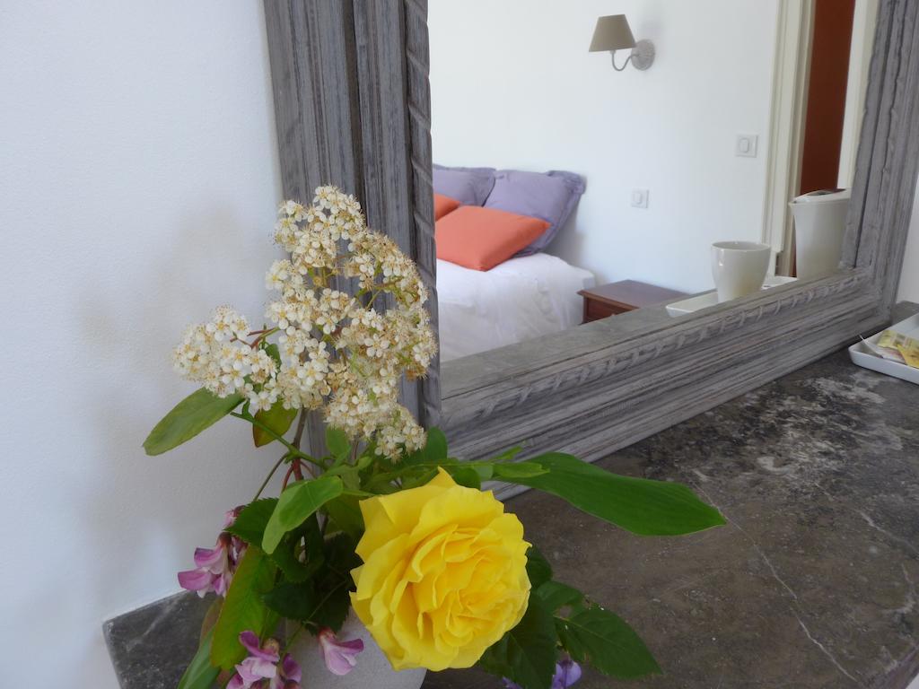 Bed and Breakfast Cedre Et Charme Saint-Branchs Exterior foto