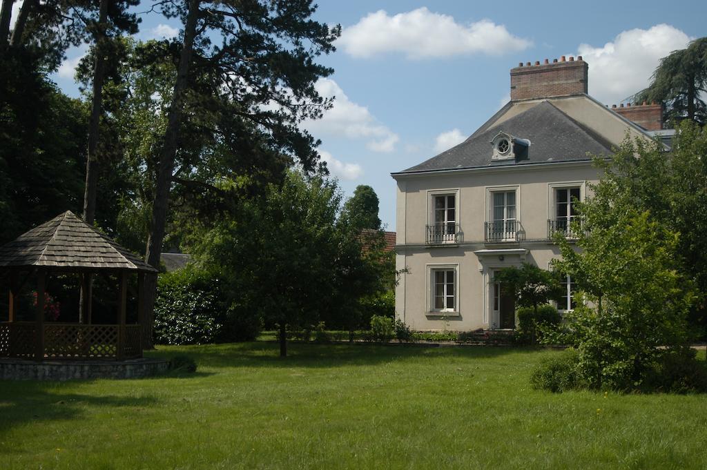 Bed and Breakfast Cedre Et Charme Saint-Branchs Exterior foto