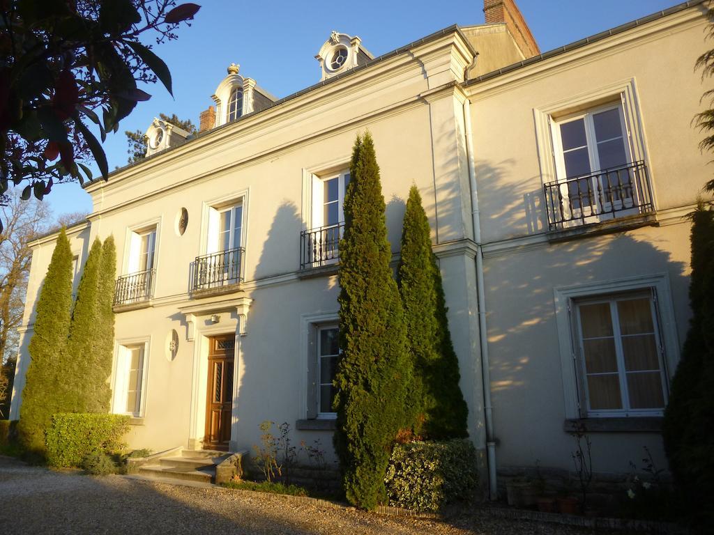 Bed and Breakfast Cedre Et Charme Saint-Branchs Exterior foto