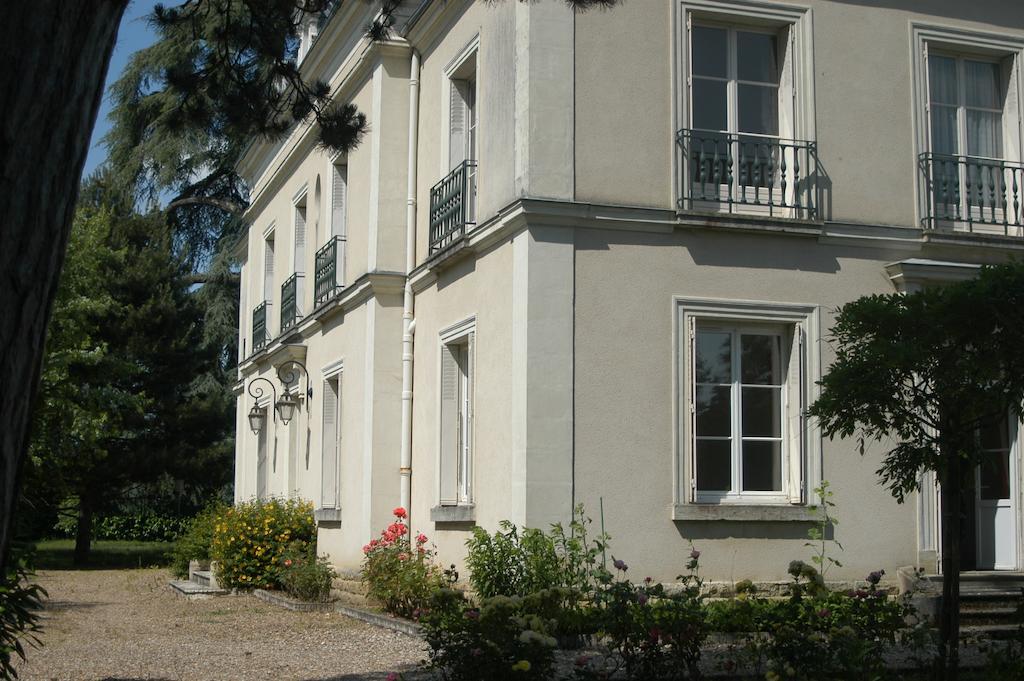 Bed and Breakfast Cedre Et Charme Saint-Branchs Exterior foto