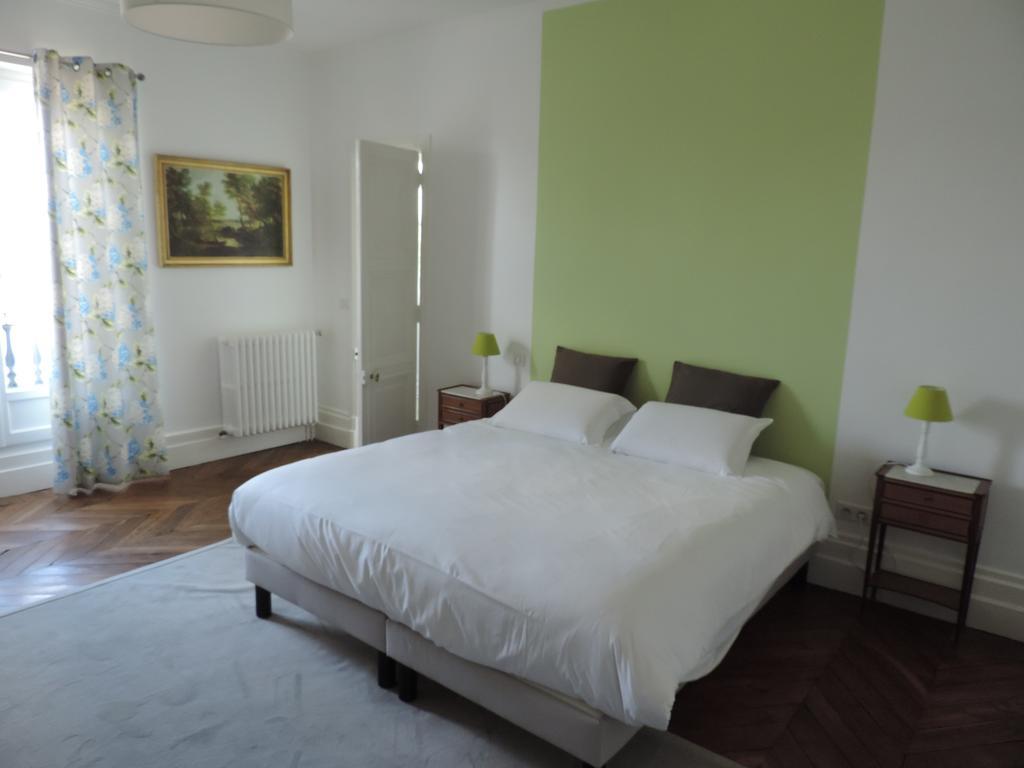 Bed and Breakfast Cedre Et Charme Saint-Branchs Exterior foto